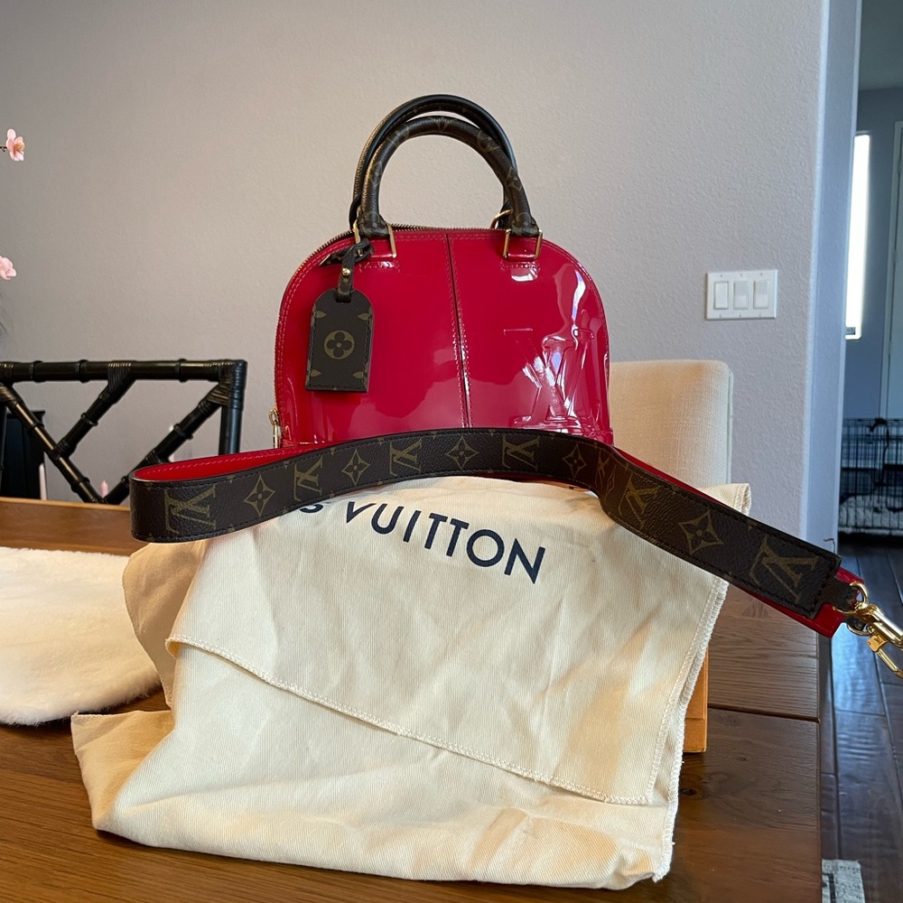 Louis Vuitton Alma bb w/single LV monogram